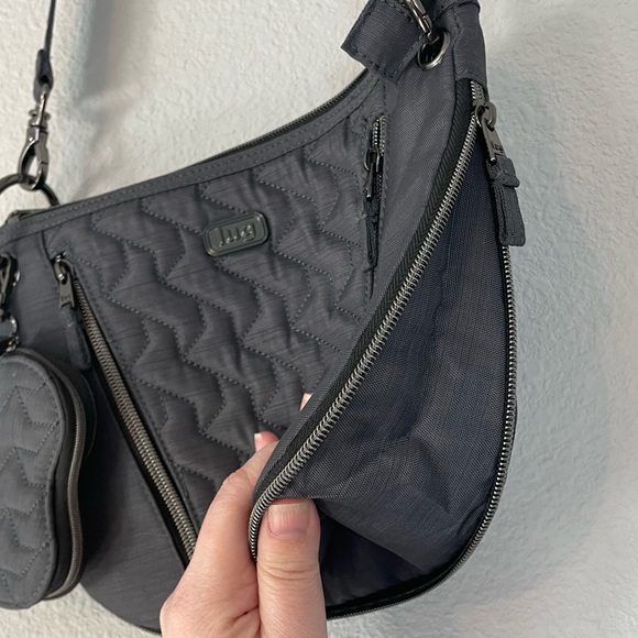 NWOT! Lug Swivel Convertible Crossbody Bag with a Classic Heart Pouch Included! - Picture 9 of 12